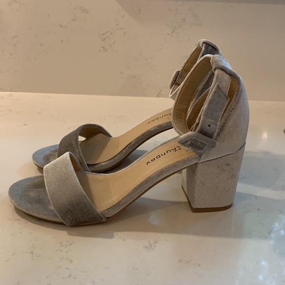CL by Laundry, Jody velvet sandals in silver gray - Picture 8 of 8